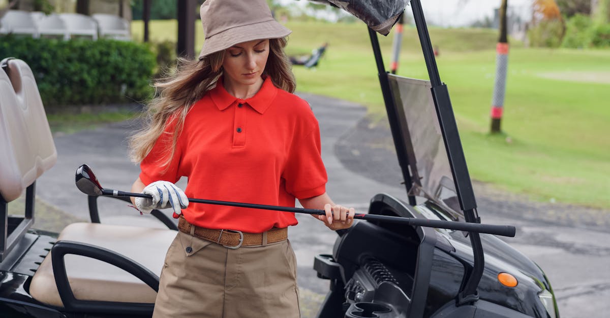Tree-lined parkland fairway at Sonning Golf Club with mature oaks framing the course in the Berkshire countryside